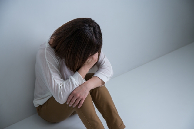 急に泣き出す